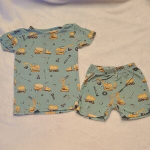 Posh Peanut 2T Green/Yellow Construction Pajama Set Short Sleeve/Shorts
